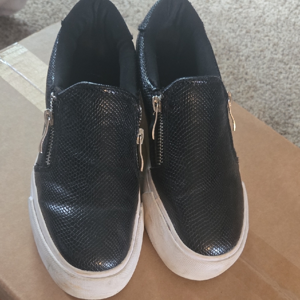 Shoe Dazzle Black and White Platform Sneakers